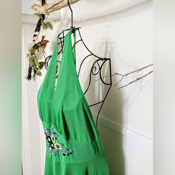 American Vintage :: 70's Queens Way to Fashion Green Halter Embroidered Dress - Picture 8 of 13